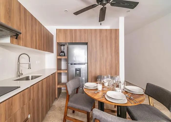 King With Private Balcony, Rooftop Pool, Gym